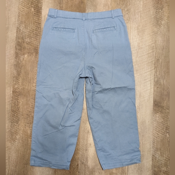 Croft and Barrow Baby Blue Relaxed Leg Capris - Picture 6 of 7
